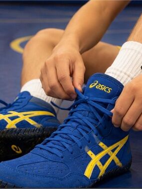 ASICS Aggressor Wrestling Shoes Blue Yellow High Top Men’s Size 7